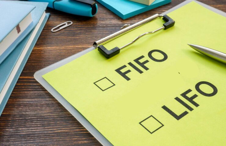 yellow paper on clipboard with "FIFO" and "LIFO" written on it